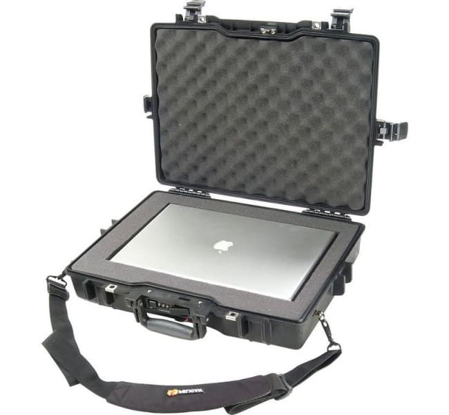 Защитный кейс для ноутбука Peli Protector 1495 с поропластом черный 1495-000-110E