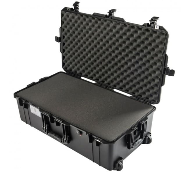 Защитный кейс Peli Air 1615 с поропластом черный 016150-0002-110E