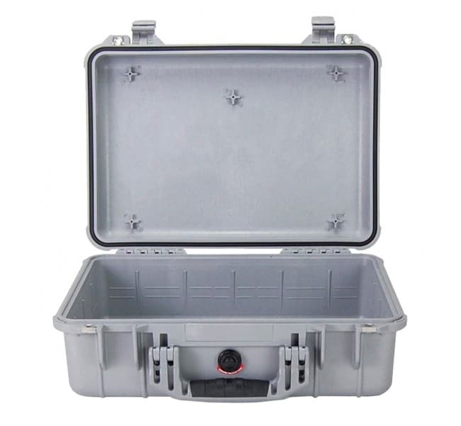 Защитный кейс Peli Protector 1500 без поропласта серебро 1500-001-180E