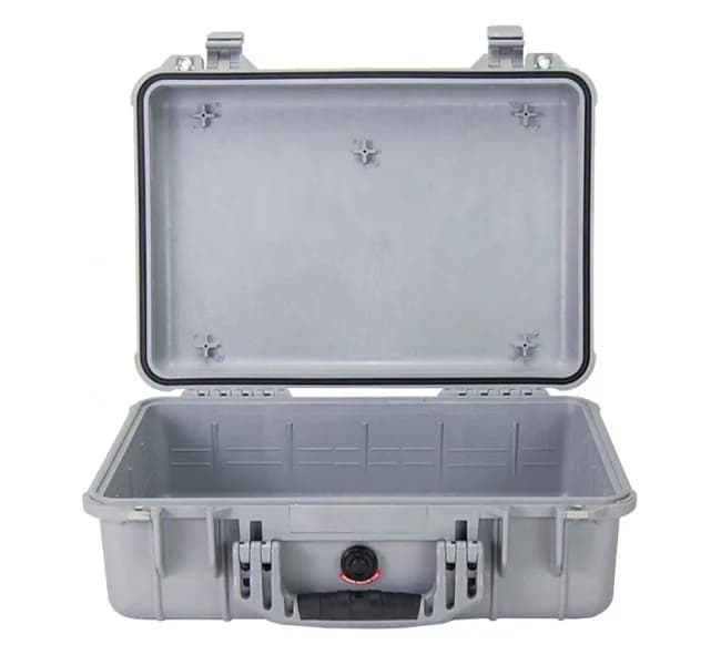 Защитный кейс Peli Protector 1500 без поропласта серебро 1500-001-180E